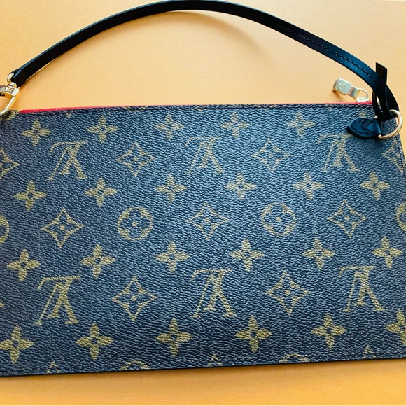 Louis Vuitton World Tour Neverfull Pochette - Picture 4 of 6